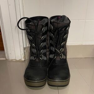 UGG super warm winter boots women Size 7